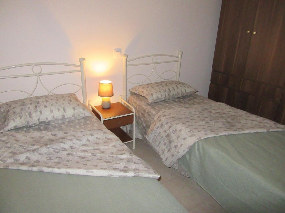 Με Θεα Το Λιμανι Apartman Pireusz Kültér fotó