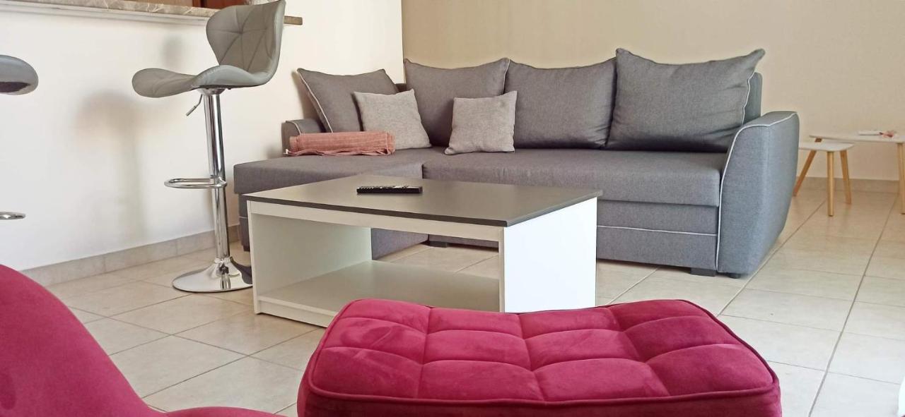 Με Θεα Το Λιμανι Apartman Pireusz Kültér fotó